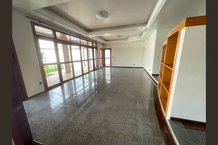 Casa à venda com 652m², 5 quartos e 5 vagasSala