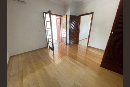 Casa à venda com 652m², 5 quartos e 5 vagasSuíte
