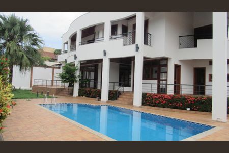 Casa à venda com 652m², 5 quartos e 5 vagasPiscina