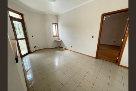 Casa à venda com 652m², 5 quartos e 5 vagasHall social