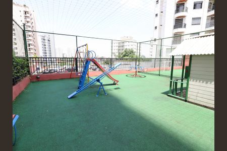 Apartamento à venda com 74m², 3 quartos e 2 vagasÁrea comum - Playground