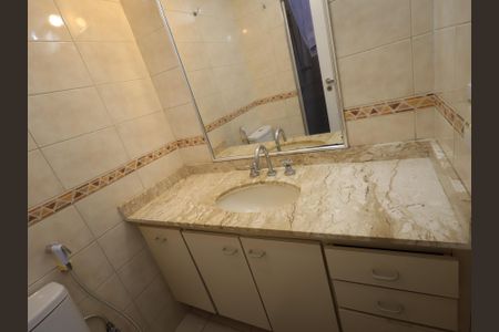 Apartamento à venda com 74m², 3 quartos e 2 vagasBanheiro da Suíte