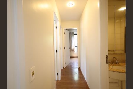 Apartamento à venda com 74m², 3 quartos e 2 vagasCorredor