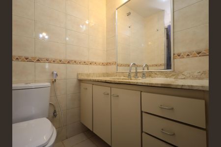 Apartamento à venda com 74m², 3 quartos e 2 vagasBanheiro da Suíte