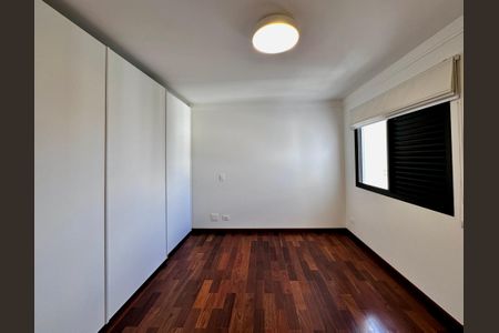 Apartamento à venda com 227m², 3 quartos e 3 vagasSuíte 2
