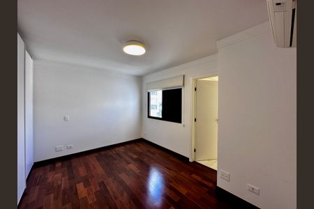 Apartamento à venda com 227m², 3 quartos e 3 vagasSuíte 2