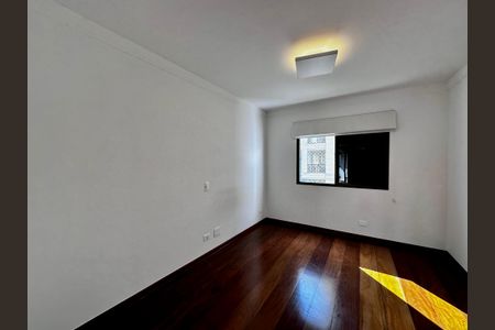 Apartamento à venda com 227m², 3 quartos e 3 vagasEscritório