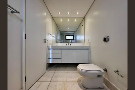 Apartamento à venda com 227m², 3 quartos e 3 vagasBanheiro Suíte 1