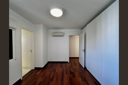 Apartamento à venda com 227m², 3 quartos e 3 vagasSuíte 2