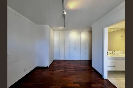 Apartamento à venda com 227m², 3 quartos e 3 vagasSuíte 1