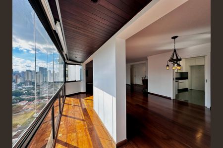 Apartamento à venda com 227m², 3 quartos e 3 vagasSacada da Sala