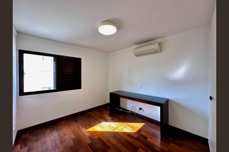 Apartamento à venda com 227m², 3 quartos e 3 vagasSuíte 3