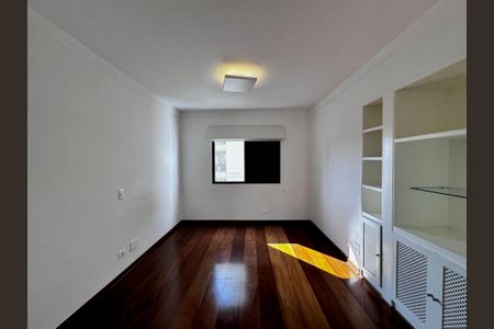 Apartamento à venda com 227m², 3 quartos e 3 vagasEscritório