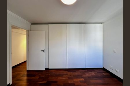 Apartamento à venda com 227m², 3 quartos e 3 vagasSuíte 2