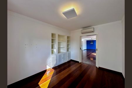 Apartamento à venda com 227m², 3 quartos e 3 vagasEscritório