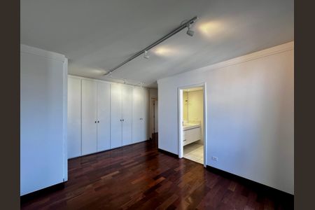 Apartamento à venda com 227m², 3 quartos e 3 vagasSuíte 1