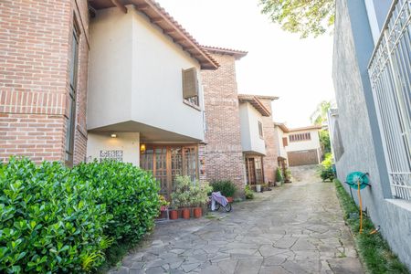 Casa de condomínio à venda com 166m², 3 quartos e 2 vagas Casa de condomínio à venda com 166m², 3 quartos e 2 vagasFachada