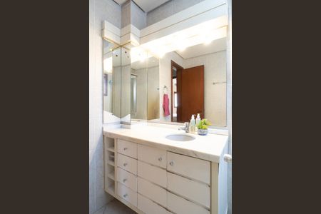 Casa de condomínio à venda com 166m², 3 quartos e 2 vagas Casa de condomínio à venda com 166m², 3 quartos e 2 vagasBanheiro Social