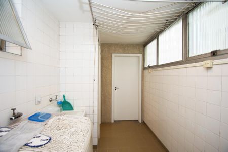 Apartamento para alugar com 142m², 3 quartos e 1 vaga Apartamento para alugar com 142m², 3 quartos e 1 vagaLavanderia