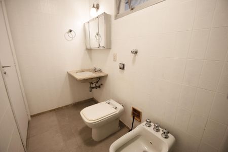 Apartamento para alugar com 142m², 3 quartos e 1 vaga Apartamento para alugar com 142m², 3 quartos e 1 vagaBanheiro Social