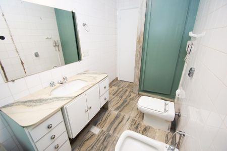 Apartamento para alugar com 142m², 3 quartos e 1 vaga Apartamento para alugar com 142m², 3 quartos e 1 vagaBanheiro da Suíte