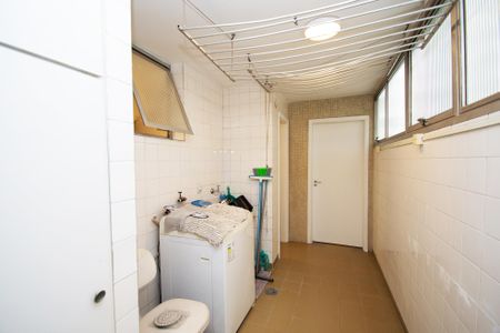 Apartamento para alugar com 142m², 3 quartos e 1 vaga Apartamento para alugar com 142m², 3 quartos e 1 vagaLavanderia