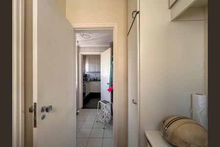 Apartamento à venda com 198m², 3 quartos e 4 vagas Apartamento à venda com 198m², 3 quartos e 4 vagasÁrea de Serviço