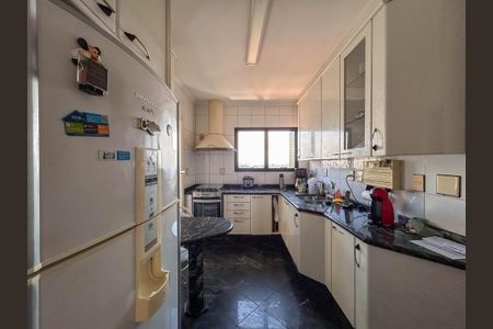 Apartamento à venda com 198m², 3 quartos e 4 vagas Apartamento à venda com 198m², 3 quartos e 4 vagasCozinha