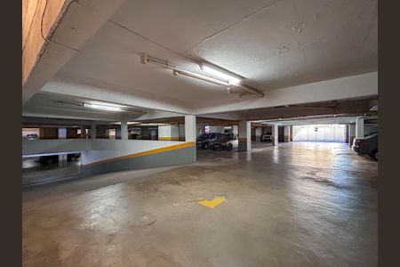 Apartamento à venda com 198m², 3 quartos e 4 vagas Apartamento à venda com 198m², 3 quartos e 4 vagasGaragem