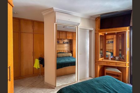 Apartamento à venda com 198m², 3 quartos e 4 vagas Apartamento à venda com 198m², 3 quartos e 4 vagasSuíte