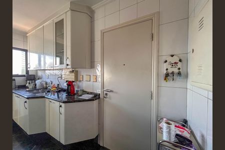 Apartamento à venda com 198m², 3 quartos e 4 vagas Apartamento à venda com 198m², 3 quartos e 4 vagasCozinha