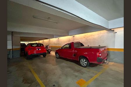 Apartamento à venda com 198m², 3 quartos e 4 vagas Apartamento à venda com 198m², 3 quartos e 4 vagasGaragem