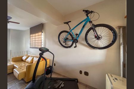 Apartamento à venda com 198m², 3 quartos e 4 vagas Apartamento à venda com 198m², 3 quartos e 4 vagasSala de TV