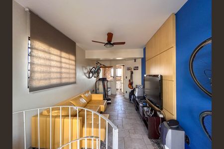 Apartamento à venda com 198m², 3 quartos e 4 vagas Apartamento à venda com 198m², 3 quartos e 4 vagasSala de TV