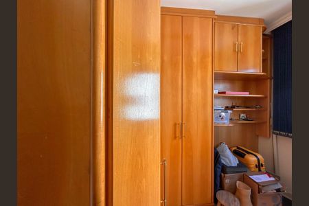 Apartamento à venda com 198m², 3 quartos e 4 vagas Apartamento à venda com 198m², 3 quartos e 4 vagasQuarto 2