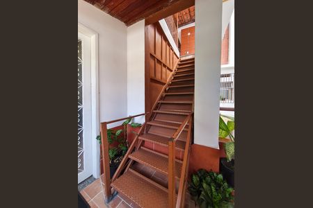 Apartamento para alugar com 70m², 1 quarto e sem vaga Apartamento para alugar com 70m², 1 quarto e sem vagaEscada