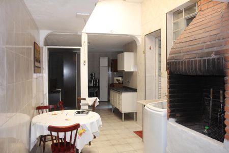 Casa à venda com 250m², 3 quartos e 4 vagasQuintal