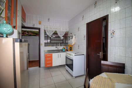 Casa à venda com 132m², 2 quartos e 2 vagas Casa à venda com 132m², 2 quartos e 2 vagasCozinha