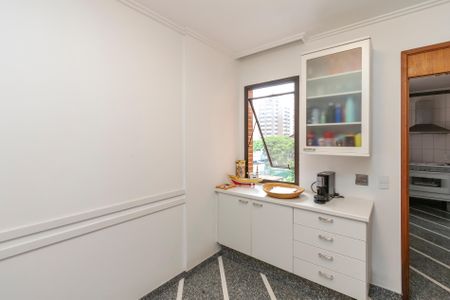 Apartamento à venda com 275m², 4 quartos e 7 vagasCopa