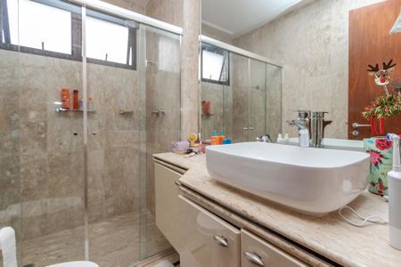 Apartamento à venda com 275m², 4 quartos e 7 vagasBanheiro da Suíte 2