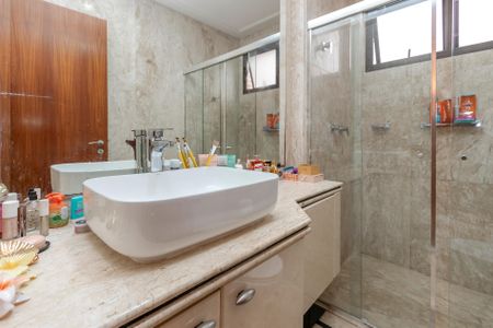 Apartamento à venda com 275m², 4 quartos e 7 vagasBanheiro da Suíte 3