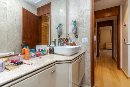 Apartamento à venda com 275m², 4 quartos e 7 vagasBanheiro da Suíte 2