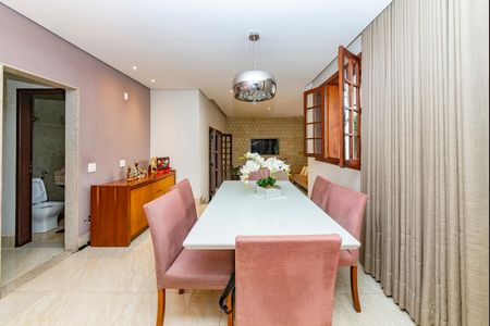 Casa à venda com 453m², 4 quartos e 2 vagas Casa à venda com 453m², 4 quartos e 2 vagasSala 2