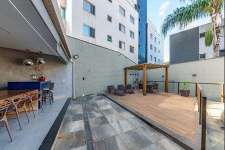 Casa à venda com 453m², 4 quartos e 2 vagas Casa à venda com 453m², 4 quartos e 2 vagasQuintal