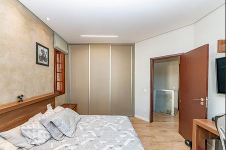 Casa à venda com 453m², 4 quartos e 2 vagas Casa à venda com 453m², 4 quartos e 2 vagasQuarto 4