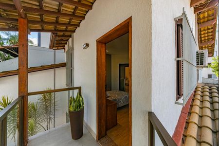 Casa à venda com 453m², 4 quartos e 2 vagas Casa à venda com 453m², 4 quartos e 2 vagasVaranda do Quarto 4