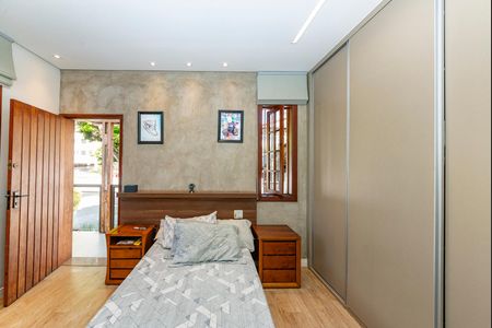 Casa à venda com 453m², 4 quartos e 2 vagas Casa à venda com 453m², 4 quartos e 2 vagasQuarto 4