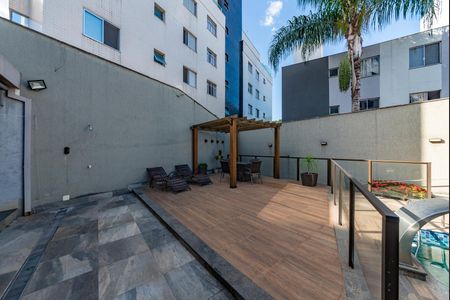 Casa à venda com 453m², 4 quartos e 2 vagas Casa à venda com 453m², 4 quartos e 2 vagasQuintal