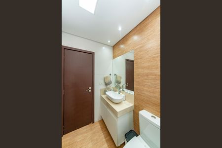 Casa à venda com 453m², 4 quartos e 2 vagas Casa à venda com 453m², 4 quartos e 2 vagasBanheiro Social