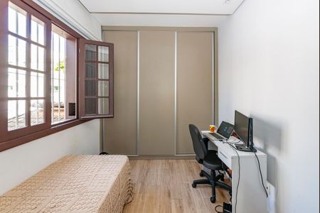 Casa à venda com 453m², 4 quartos e 2 vagas Casa à venda com 453m², 4 quartos e 2 vagasQuarto 3